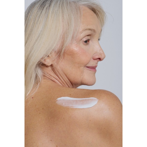 Application crème corps raffermissante BIO - Endro cosmétiques