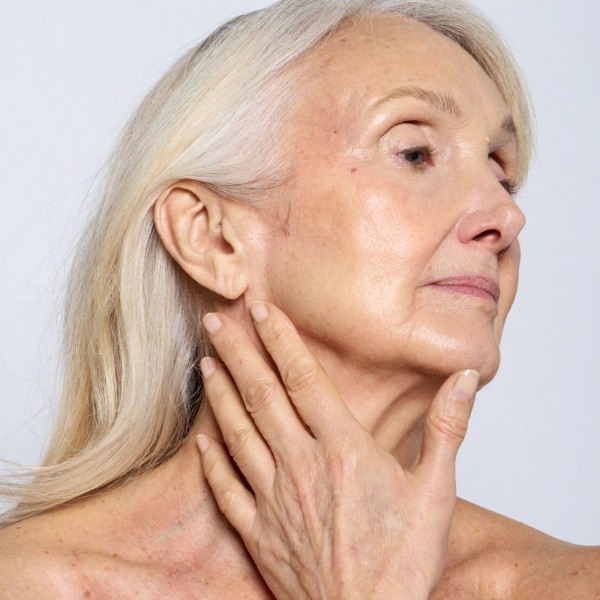 Application Crème de nuit anti-âge Collagène BIO - Endro Cosmétiques