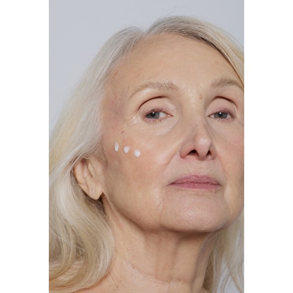 Application Sérum Anti-taches BIO - Endro Cosmétiques