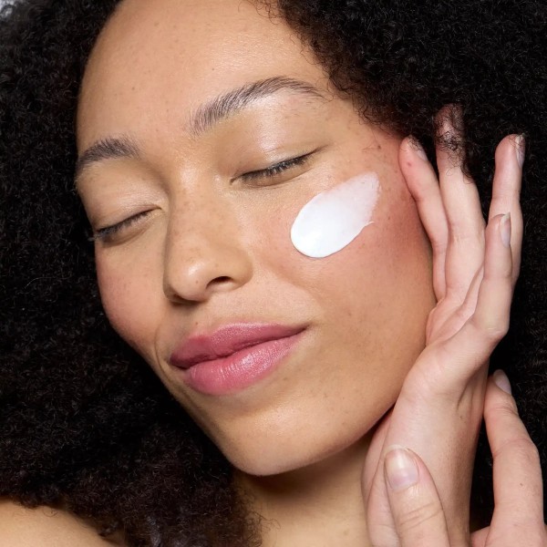 Application Crème visage Nourrissante BIO - Endro Cosmétiques