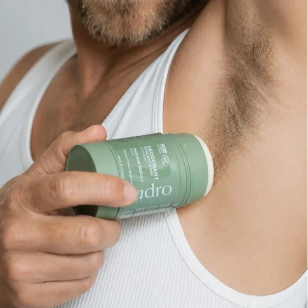 Application déodorant stick rechargeable BIO 48H Fraîcheur Végétale - Endro cosmétiques